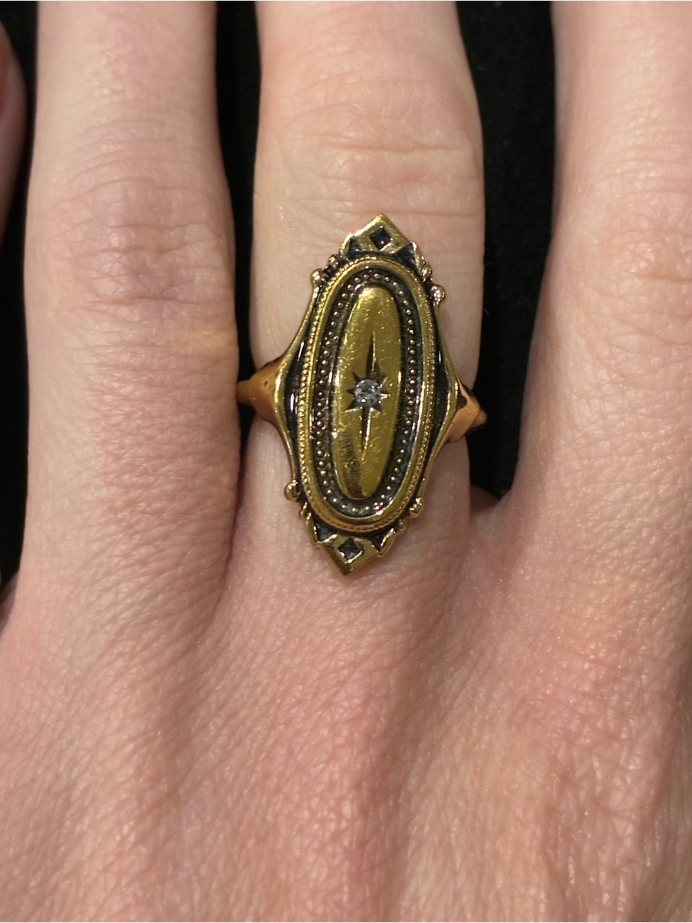Vintage 1976 Avon Kensington Ring